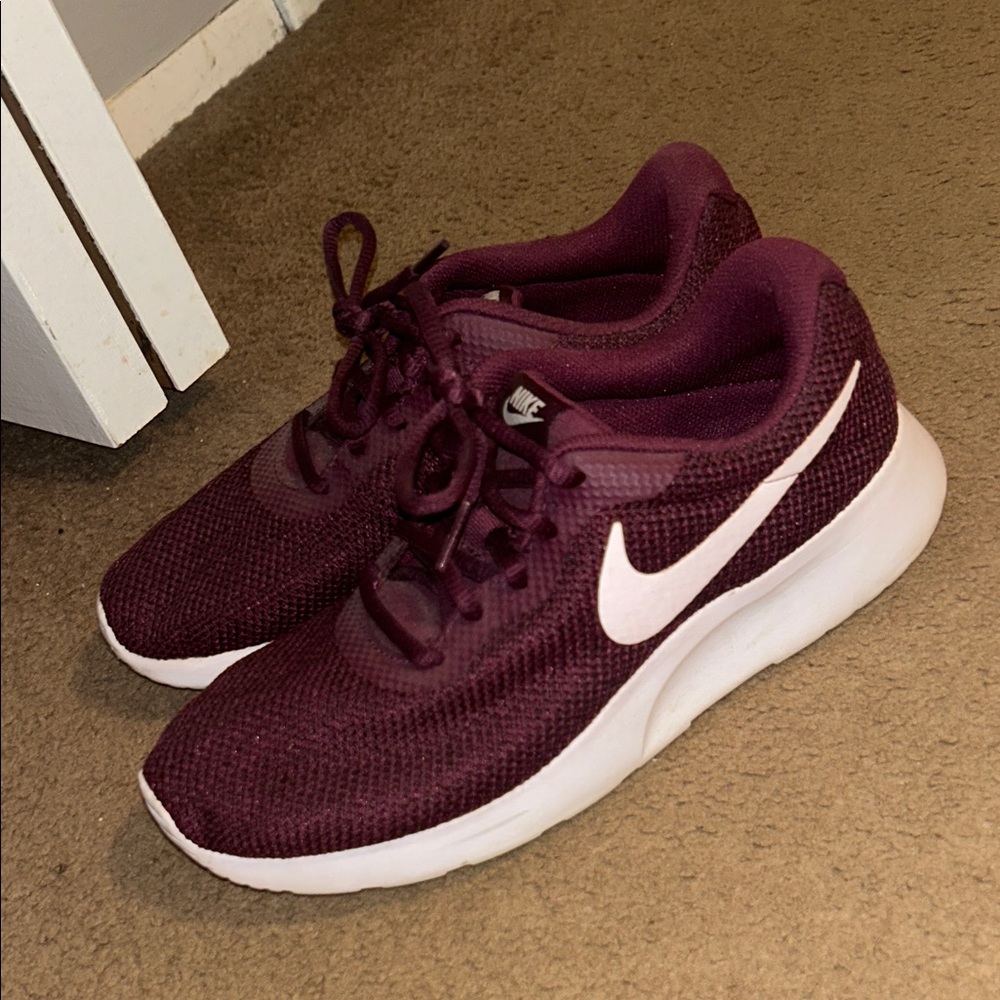 Nike Women's Roshe Burgundy Sneakers